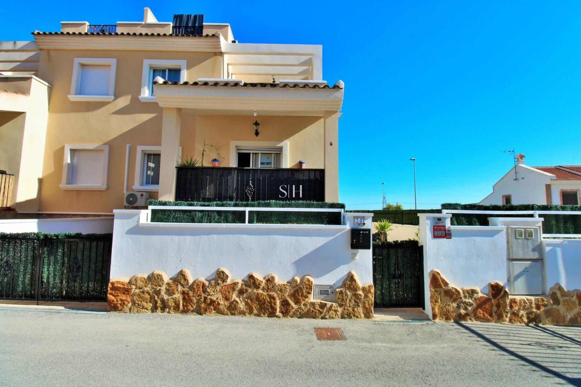 Resale - Villa - San Miguel de Salinas - Residencial Los Flamencos