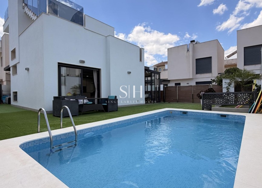 Resale - Villa - Torrevieja - aguas nuevas