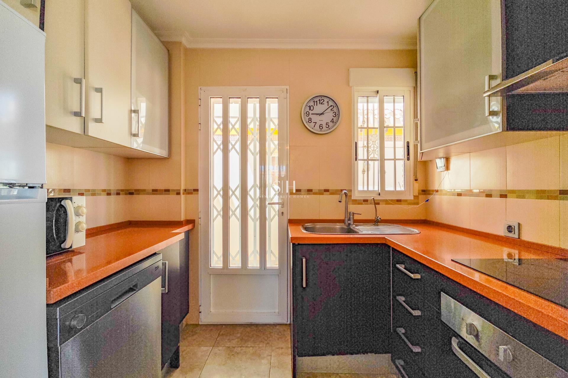 Resale - Villa - Torrevieja - La Mata