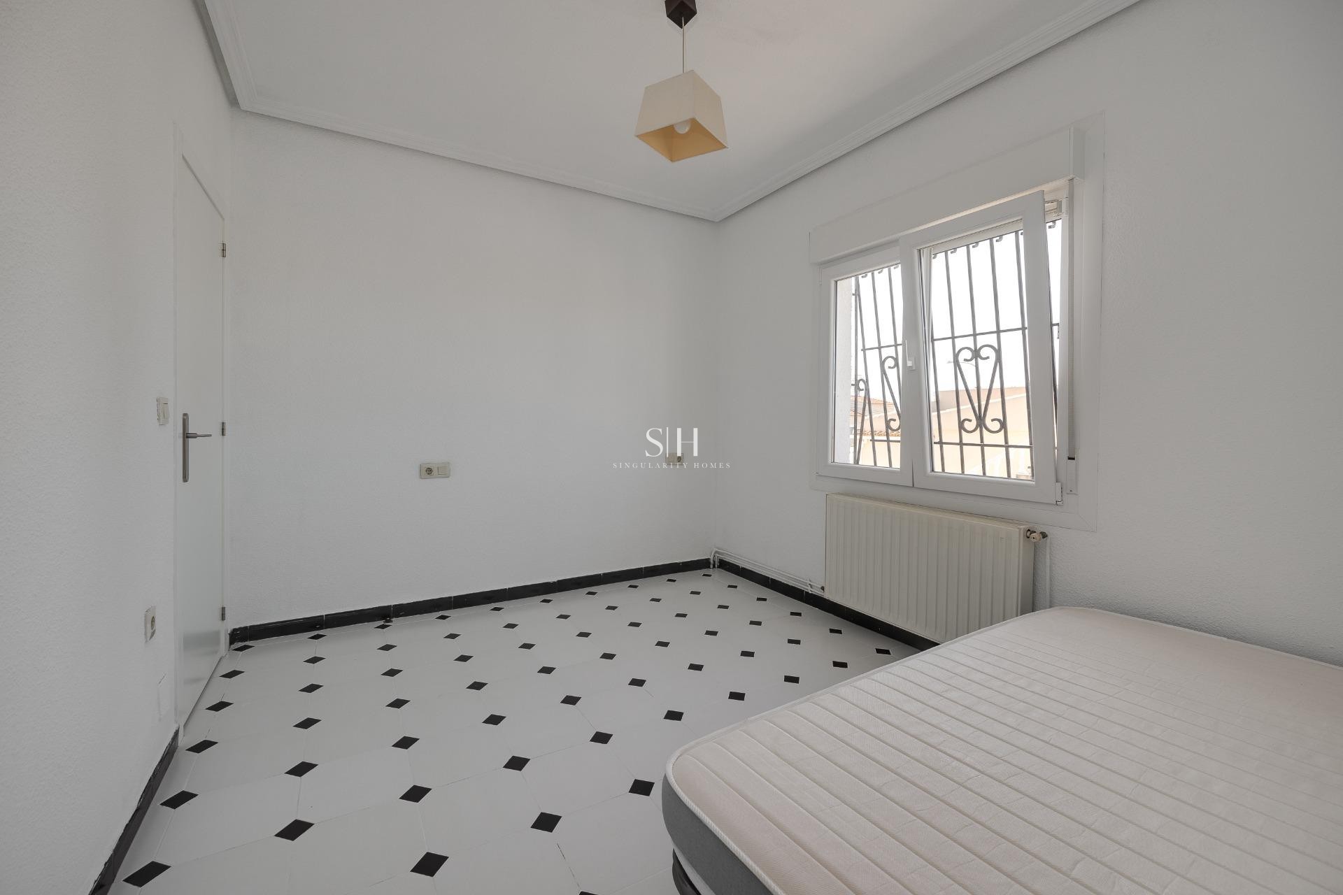 Resale - Villa - Torrevieja - La Siesta - El Salado - Torreta