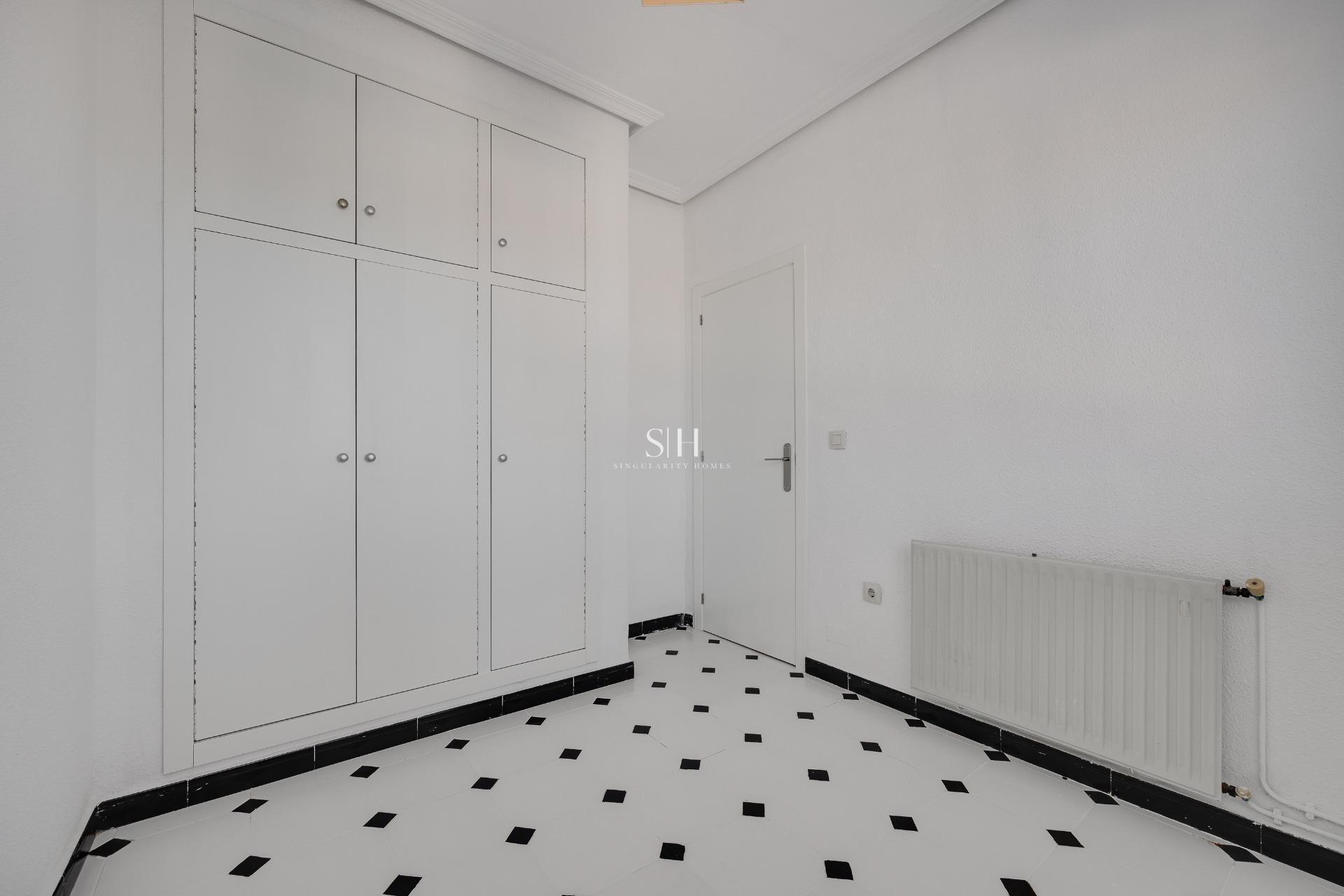 Resale - Villa - Torrevieja - La Siesta - El Salado - Torreta