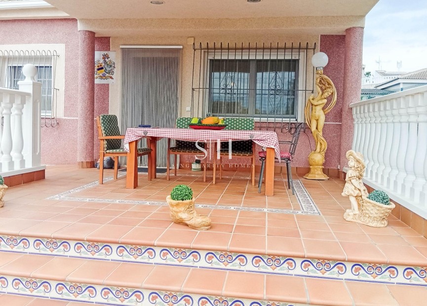 Resale - Villa - Torrevieja - La Siesta - El Salado - Torreta