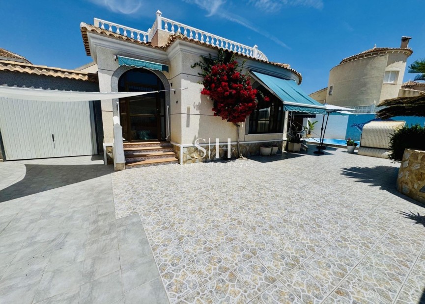 Resale - Villa - Torrevieja - La Siesta - El Salado - Torreta