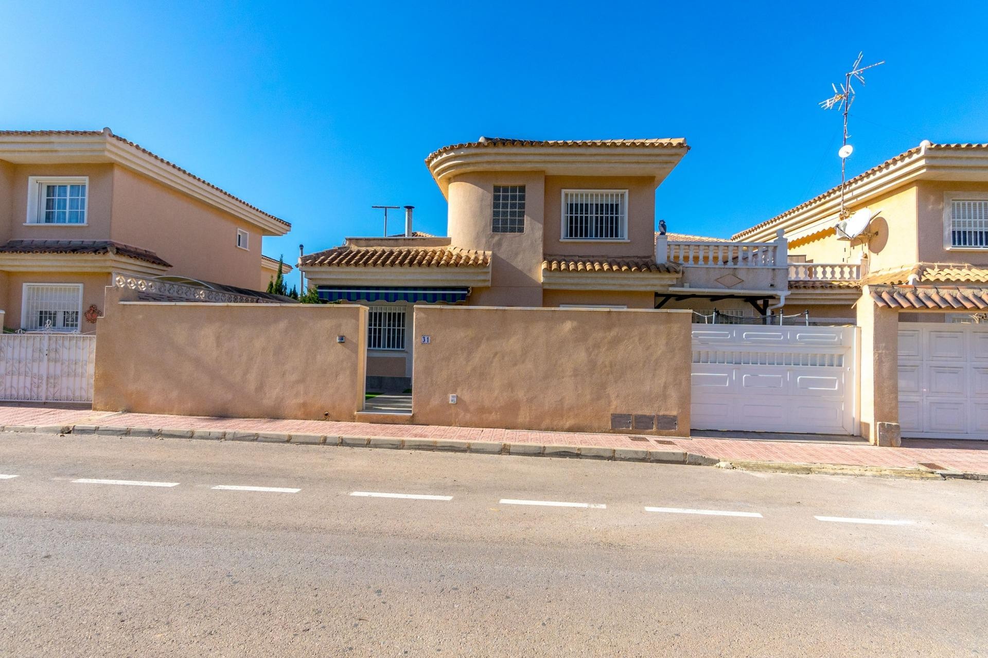 Resale - Villa - Torrevieja - Los Balcones - Los Altos del Edén