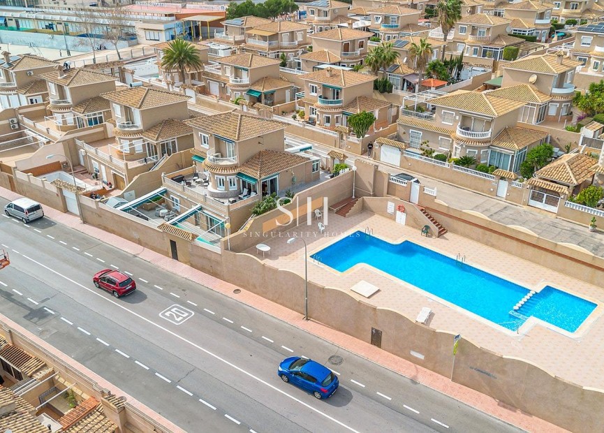 Resale - Villa - Torrevieja - Los Balcones - Los Altos del Edén