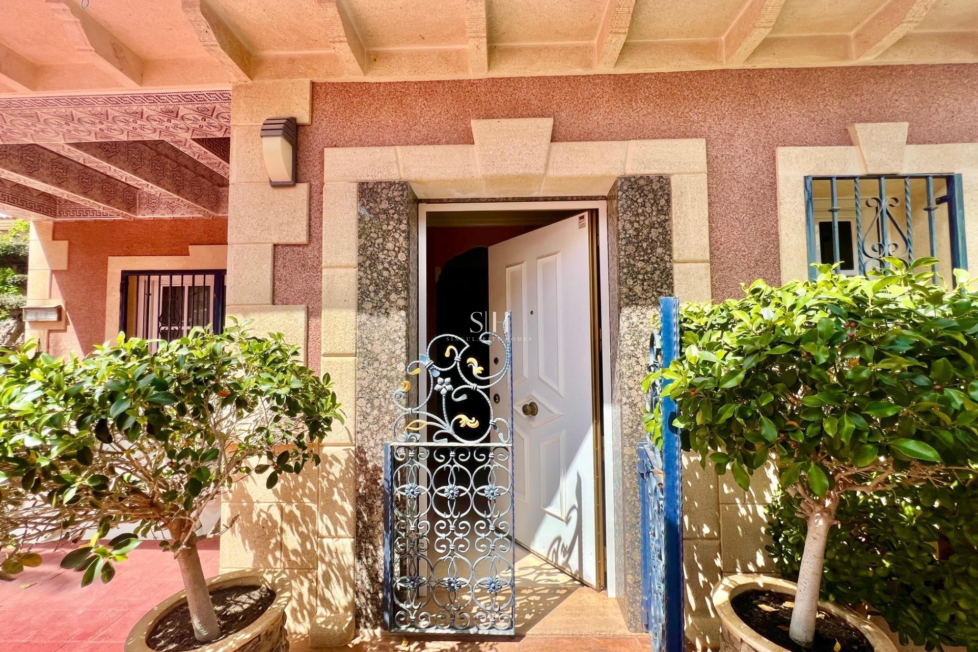 Resale - Villa - Torrevieja - Los Balcones - Los Altos del Edén