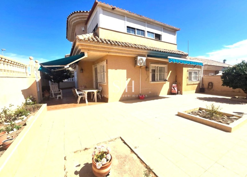 Resale - Villa - Torrevieja - Los Balcones - Los Altos del Edén