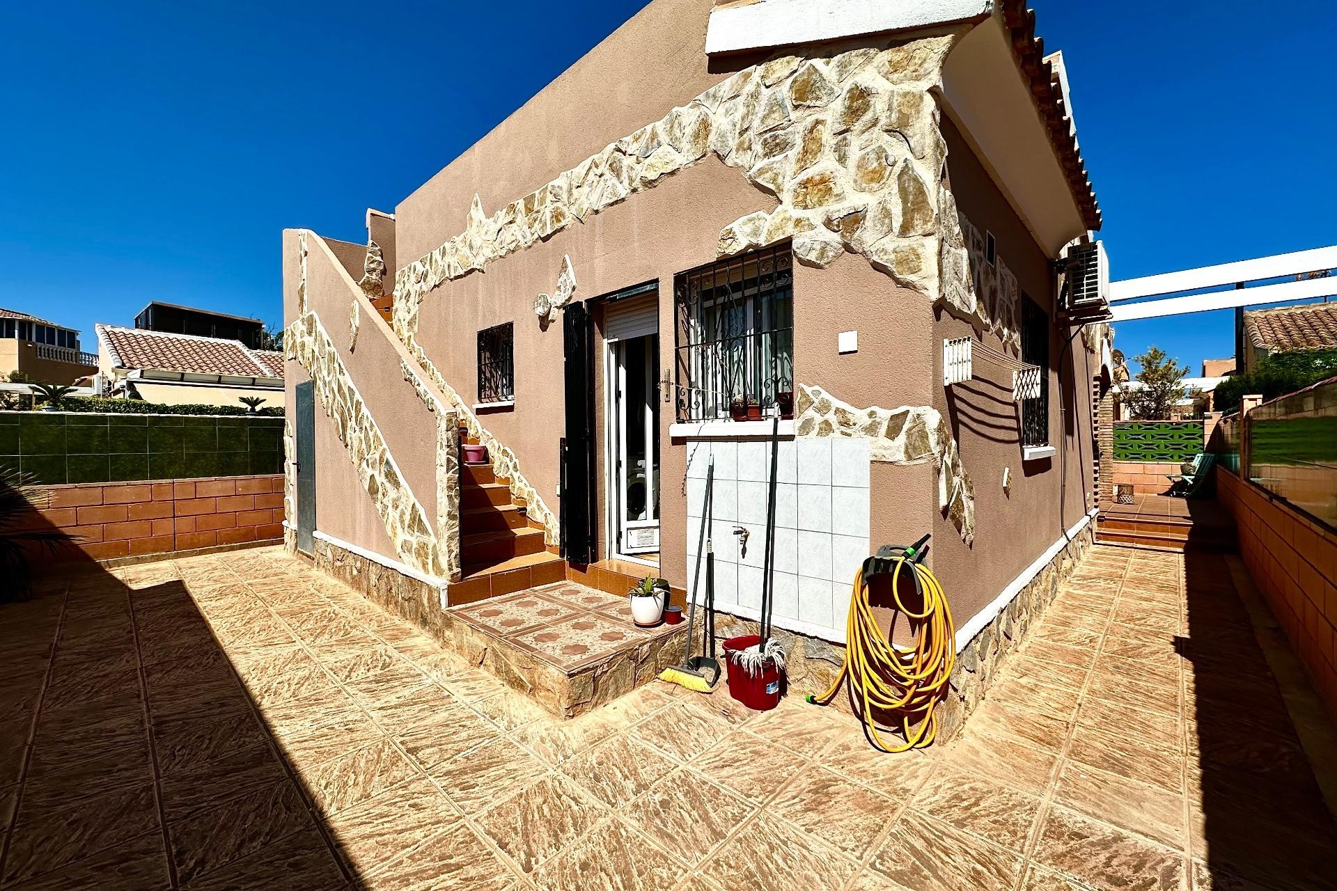 Resale - Villa - Torrevieja - Torretas