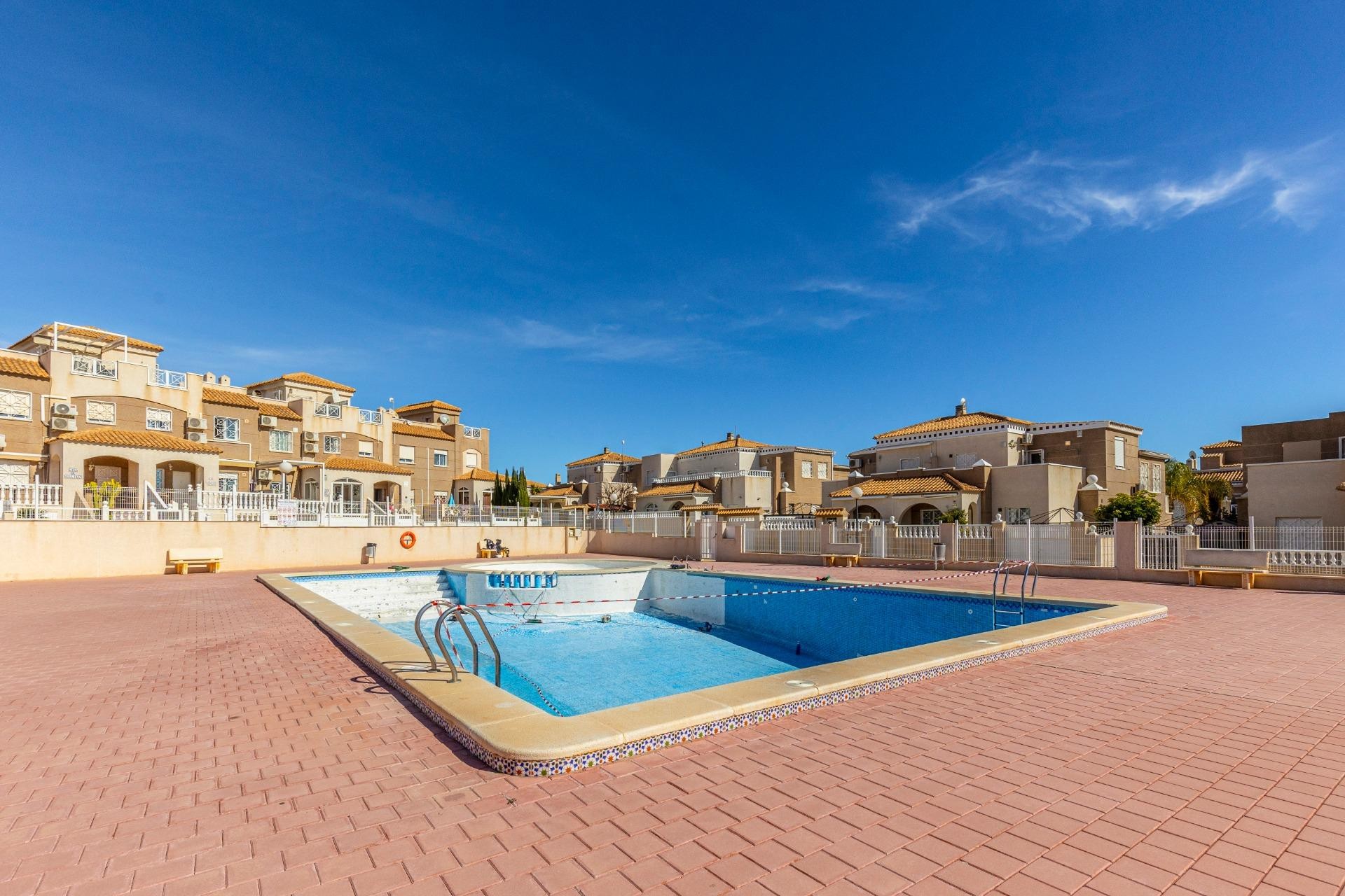 Reventa - Bungalow - Torrevieja - Aguas Nuevas 2