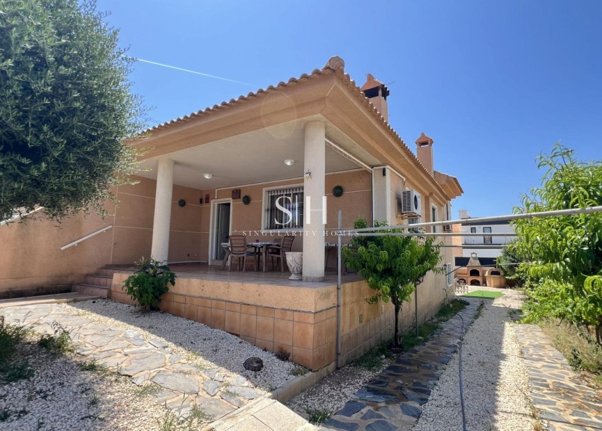 Reventa - Villa - Torrevieja - aguas nuevas