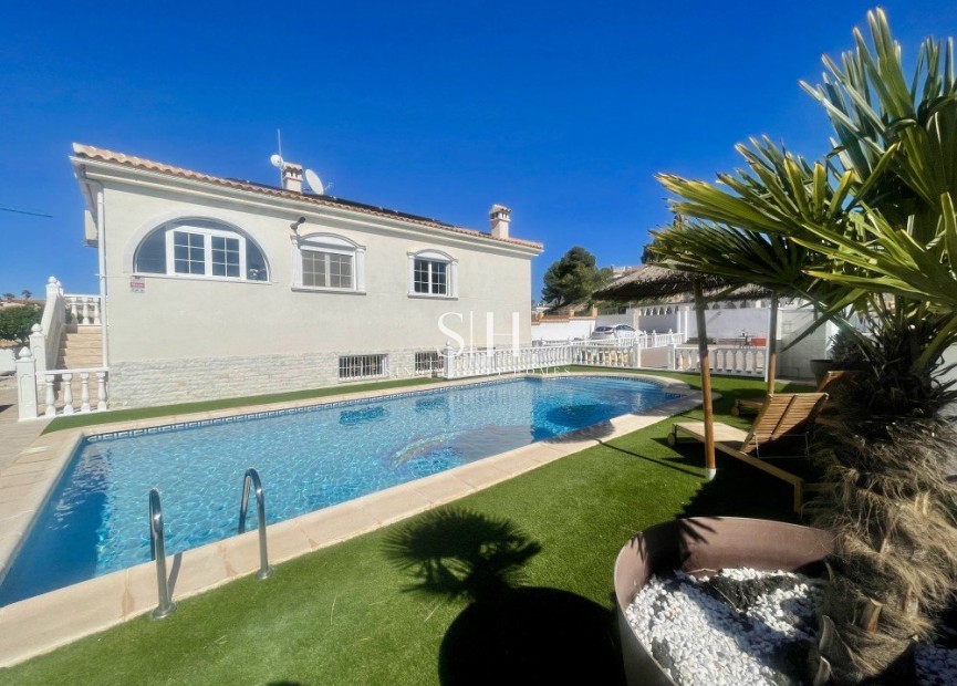 Reventa - Villa - Urb. La Marina - Inland