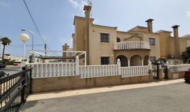 Villa - Återförsäljning - Orihuela Costa - Costa Blanca