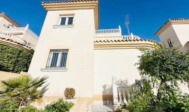 Villa - Återförsäljning - Orihuela Costa - Costa Blanca