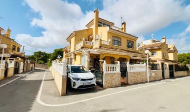 Villa - Återförsäljning - Orihuela Costa - Costa Blanca