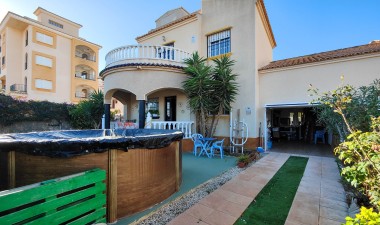 Villa - Återförsäljning - Orihuela Costa - Costa Blanca