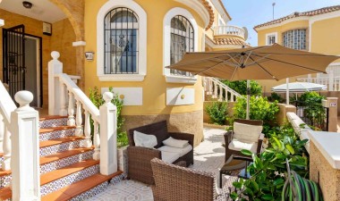 Villa - Återförsäljning - Orihuela Costa - Costa Blanca