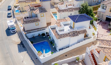 Villa - Återförsäljning - Orihuela Costa - La Zenia