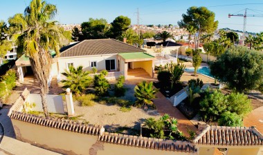 Villa - Återförsäljning - Orihuela Costa - Las Filipinas