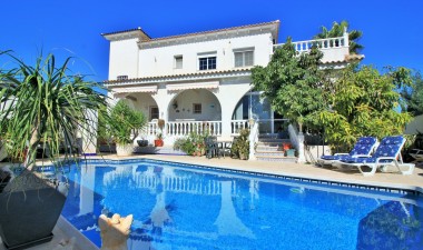 Villa - Återförsäljning - Orihuela Costa - Las Filipinas