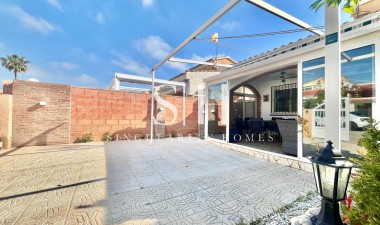 Villa - Återförsäljning - Orihuela Costa - Los Almendros-la Florida