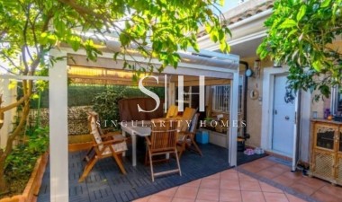 Villa - Återförsäljning - Torrevieja - aguas nuevas