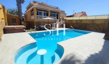 Villa - Återförsäljning - Torrevieja - aguas nuevas