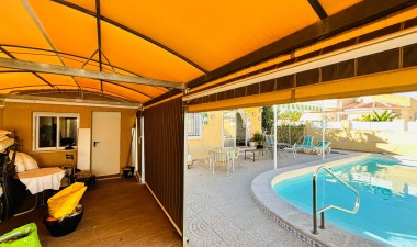 Villa - Återförsäljning - Torrevieja - Costa Blanca