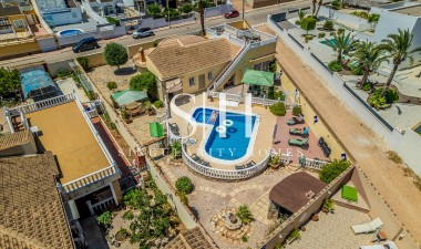 Villa - Återförsäljning - Torrevieja - Costa Blanca