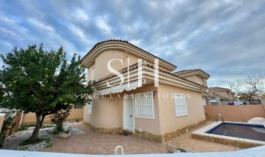 Villa - Återförsäljning - Torrevieja - Costa Blanca
