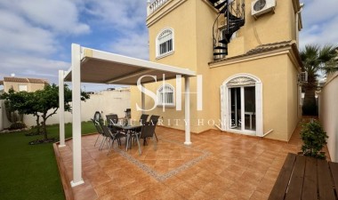 Villa - Återförsäljning - Torrevieja - Costa Blanca