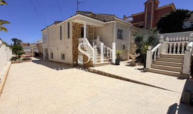 Villa - Återförsäljning - Torrevieja - Costa Blanca