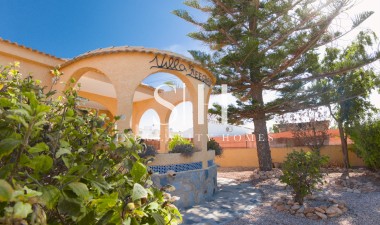 Villa - Odsprzedaż - La Siesta - Costa Blanca
