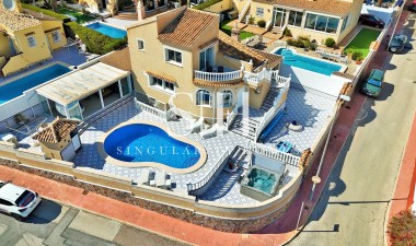 Villa - Odsprzedaż - Orihuela Costa - Villamartin
