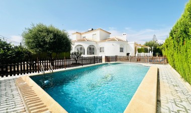 Villa - Resale - Torrevieja - La Siesta - El Salado -  Torreta