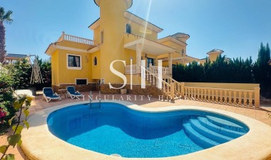 Villa - Wiederverkauf - Orihuela Costa - PAU 8