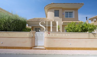 Villa - Wiederverkauf - Orihuela Costa - Punta Prima