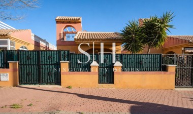 Villa - Wiederverkauf - Torrevieja - Aguas Nuevas