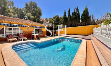 Villa - Wiederverkauf - Torrevieja - Los balcones