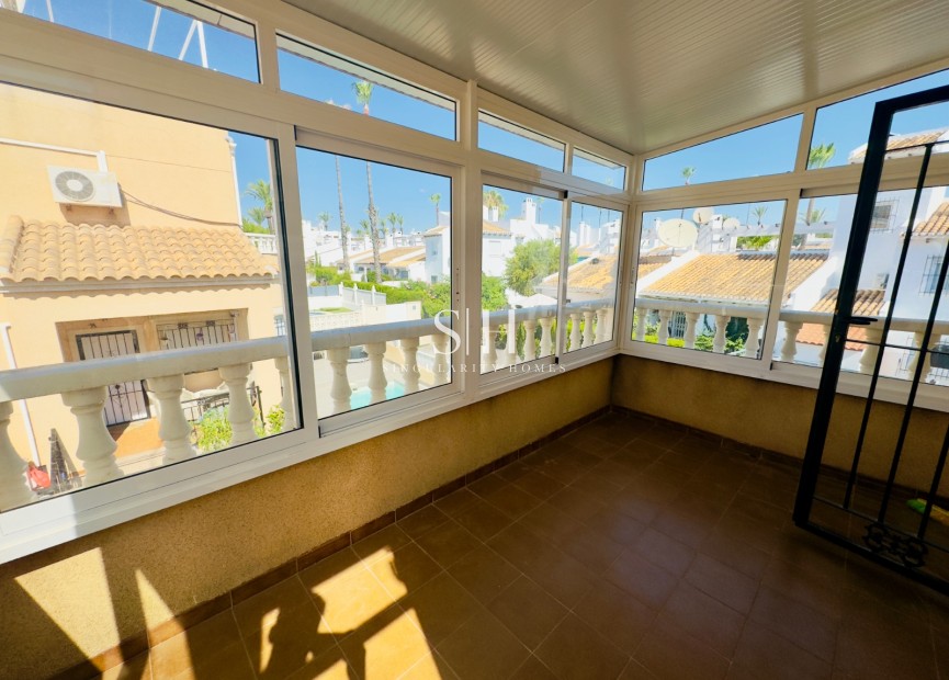 Wiederverkauf - Villa - Orihuela Costa - Campoamor