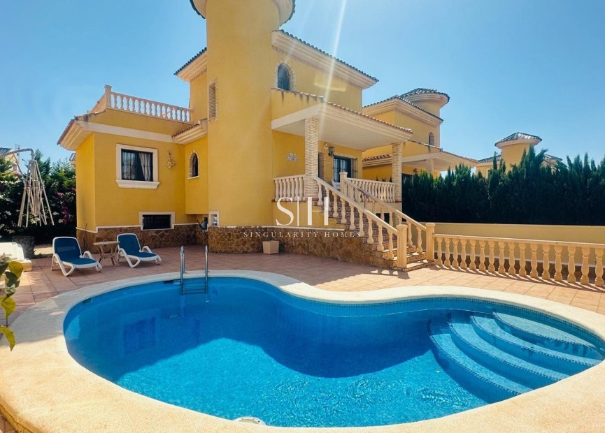 Wiederverkauf - Villa - Orihuela Costa - PAU 8