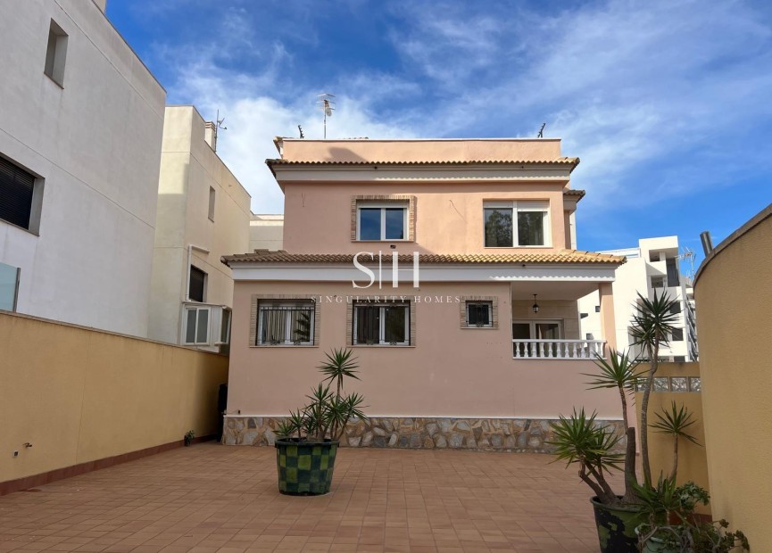 Wiederverkauf - Villa - Orihuela Costa - Villamartín-las Filipinas