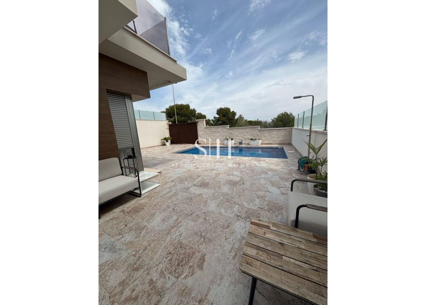 Wiederverkauf - Villa - Orihuela Costa - Villamartín-las Filipinas