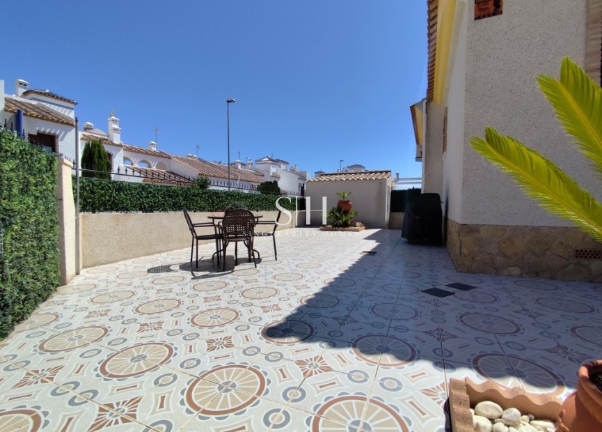 Wiederverkauf - Villa - Orihuela Costa - Villamartin