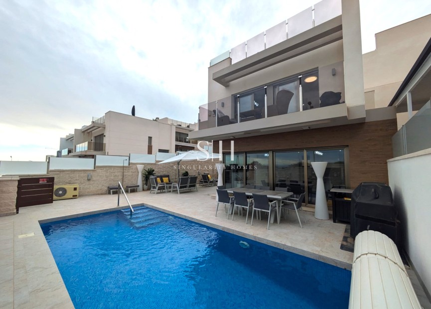 Wiederverkauf - Villa - Orihuela Costa - Villamartin