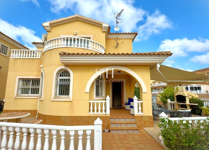 Wiederverkauf - Villa - Orihuela Costa - Villamartín