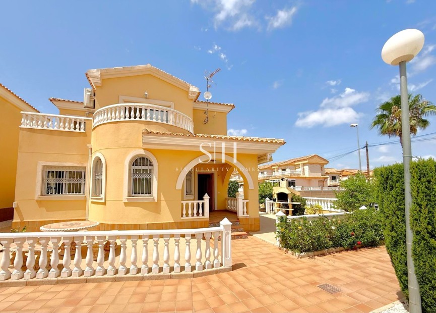 Wiederverkauf - Villa - Orihuela Costa - Villamartín