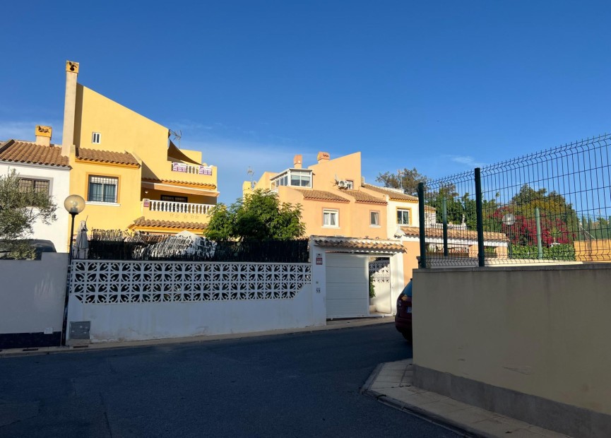 Wiederverkauf - Villa - Torrevieja - aguas nuevas