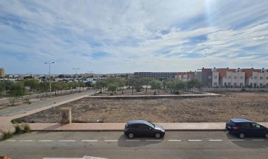 Resale - Apartment / flat - Torrevieja - aguas nuevas