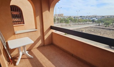 Resale - Apartment / flat - Torrevieja - aguas nuevas