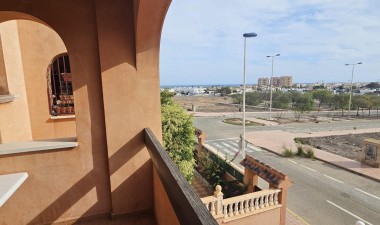 Resale - Apartment / flat - Torrevieja - aguas nuevas